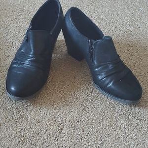 Dress shoes